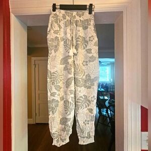 Ocean Drive White and Gray Floral Pants